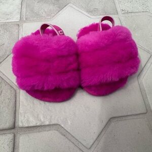 UGG Fluff Yeah vibrant pink infant slippers